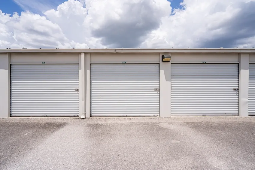 Drive-up storage units with ground-level access at self storage facility